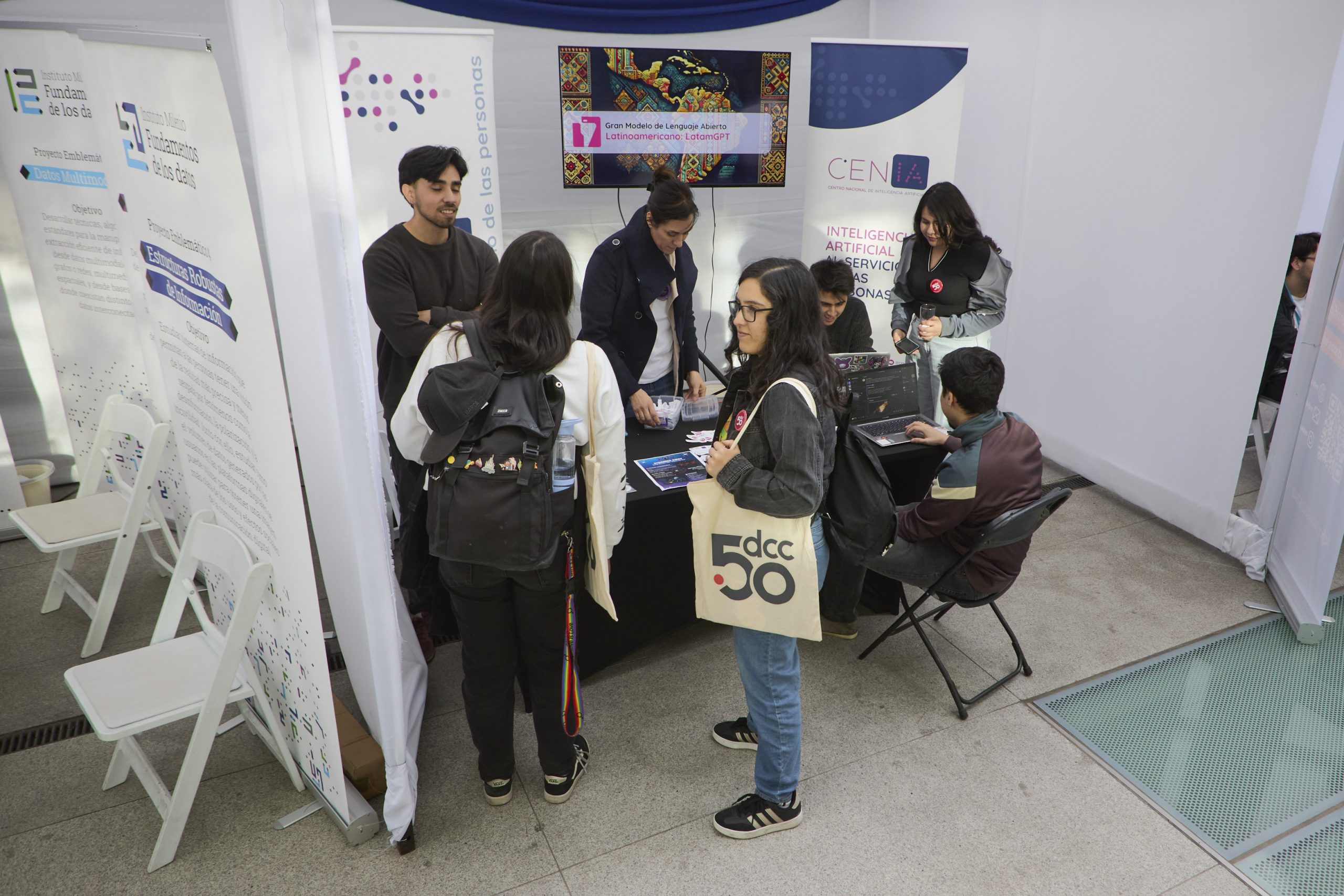CENIA muestra sus principales innovaciones en IA en evento de la Universidad de Chile
