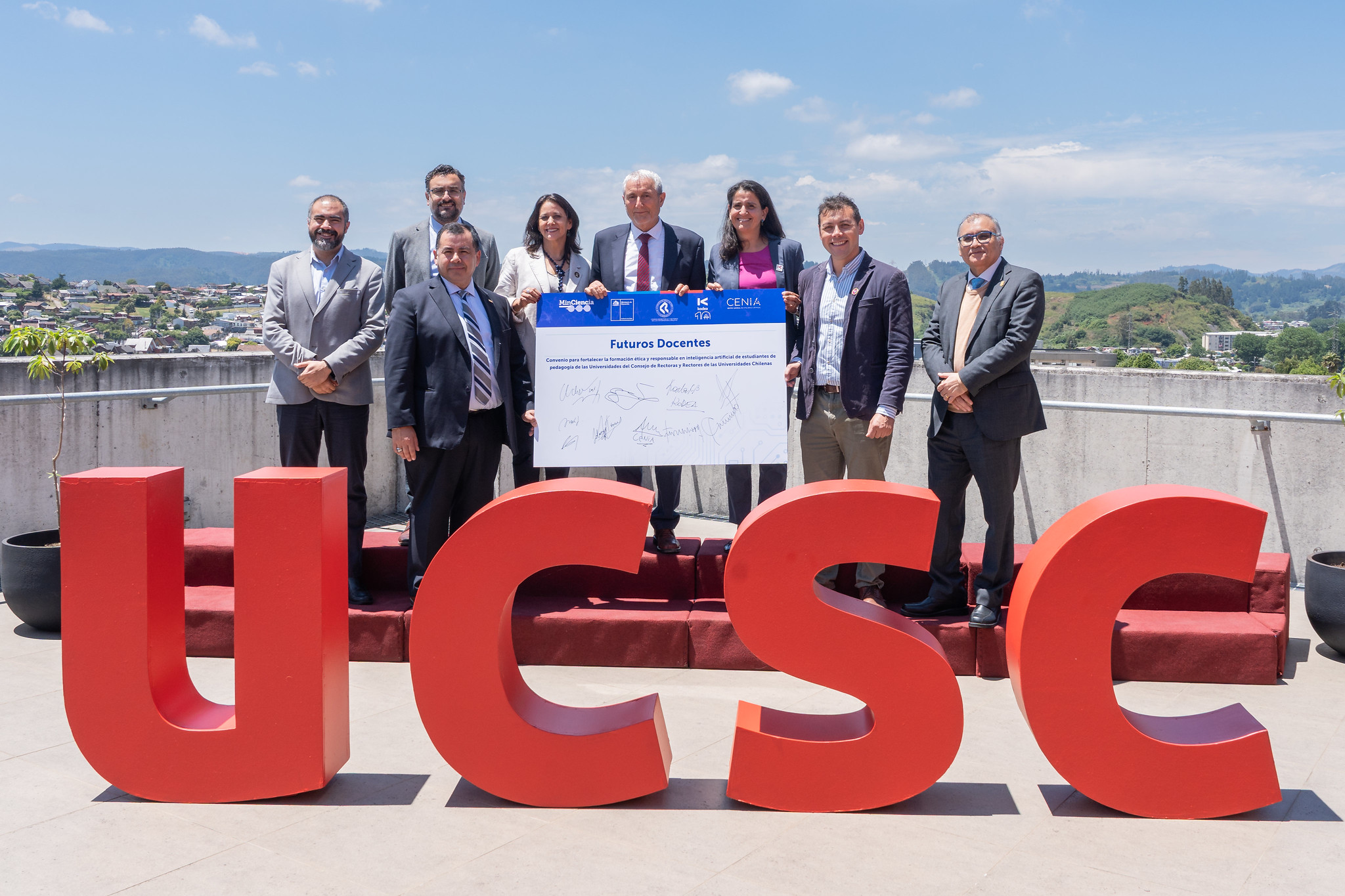 CRUCH firma inédito convenio para integrar la Inteligencia Artificial en la formación de futuros docentes del país