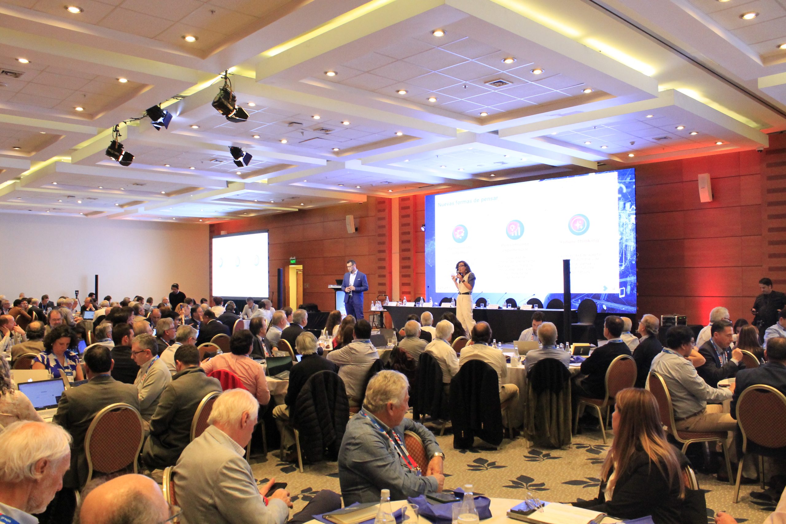 La CChC y CENIA promueven la adopción de IA en la construcción