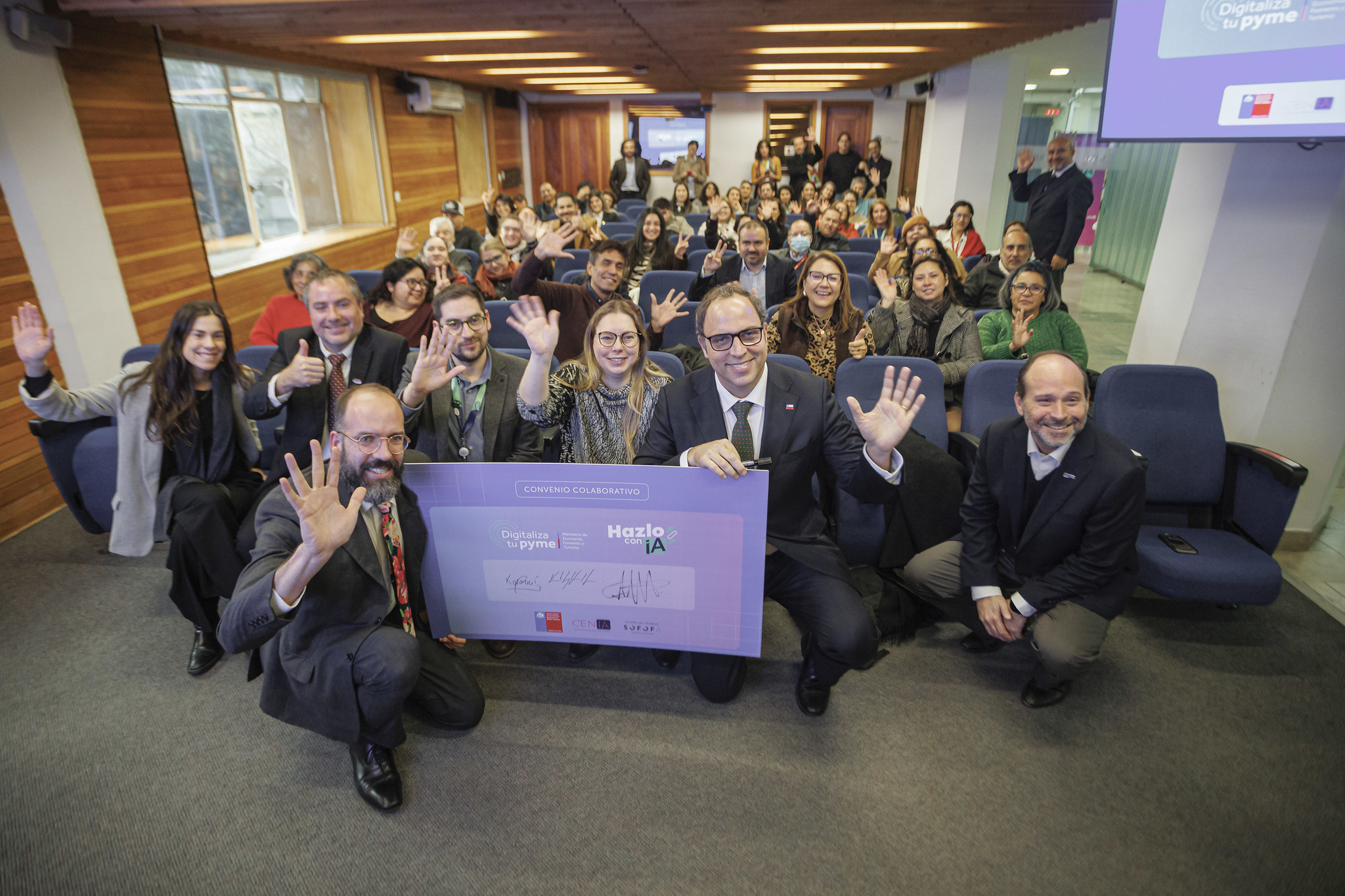 Pymes chilenas dan el salto a la IA con nueva alianza entre CENIA y la Subsecretaría de Economía y Empresas de Menor Tamaño