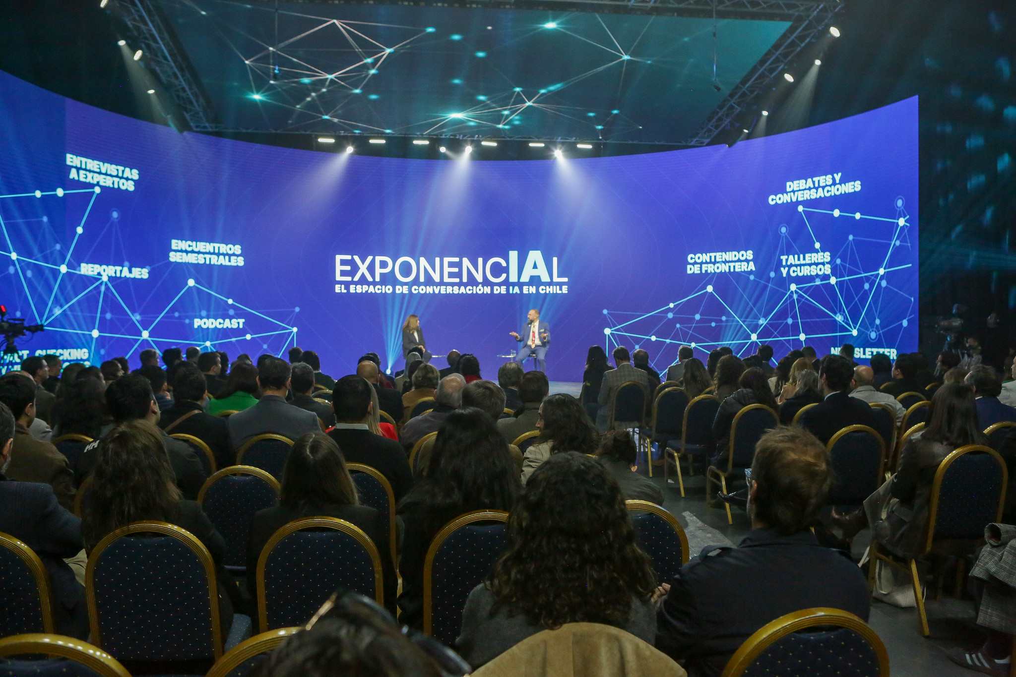 CENIA y TVN lanzan "Exponencial", un espacio de conversación sobre Inteligencia Artificial en Chile
