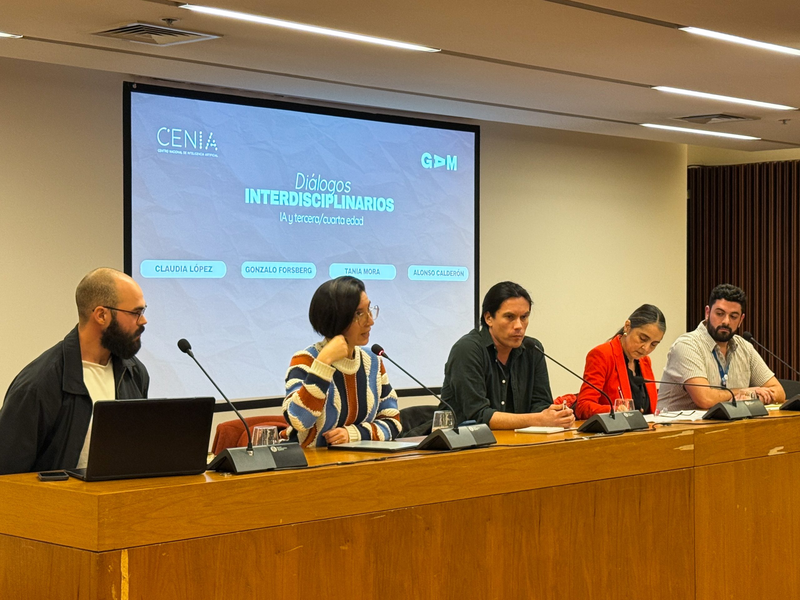 IA Y PERSONAS MAYORES: EL DESAFÍO DE CONSTRUIR TECNOLOGÍAS PARA UNA SOCIEDAD QUE ENVEJECE