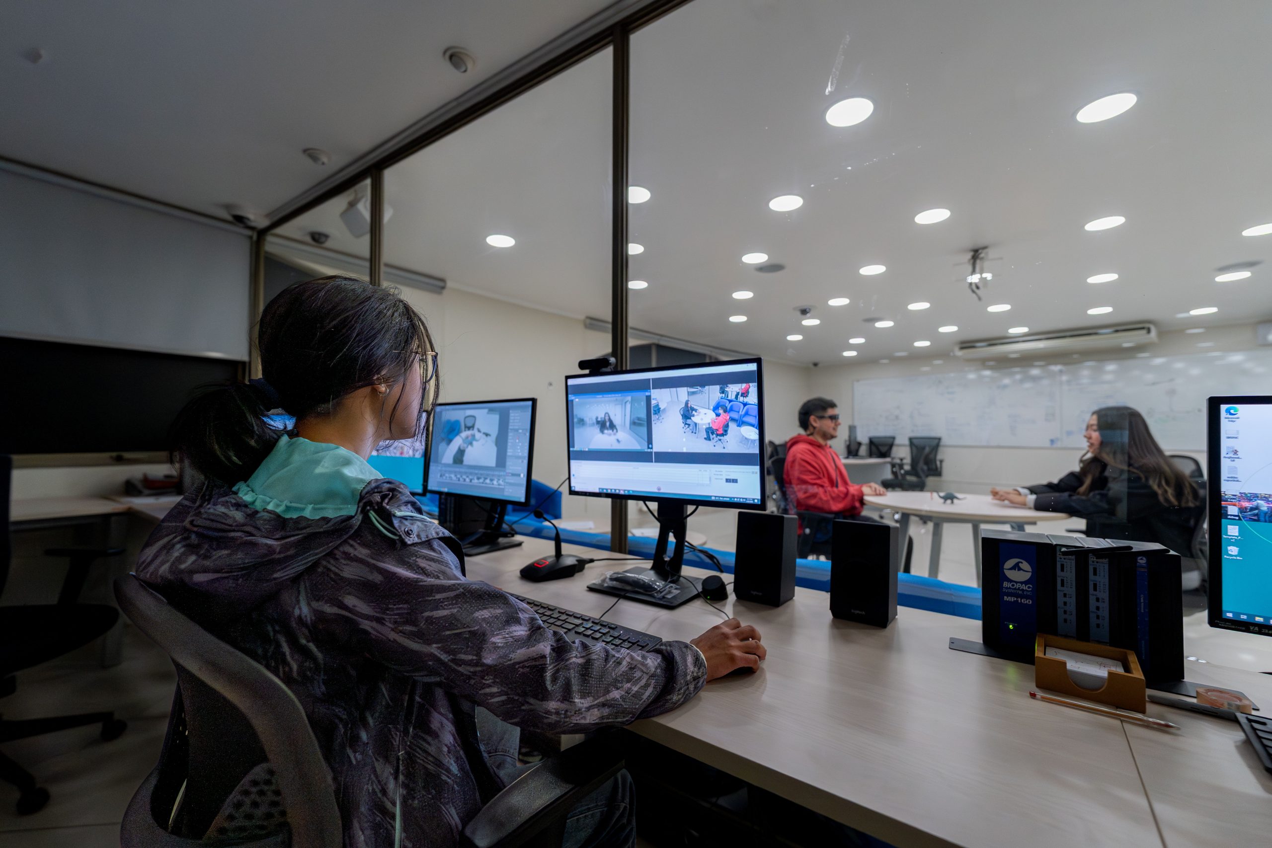 Alianza entre Estado, academia y sociedad civil busca llevar la Inteligencia Artificial a la formación inicial docente en Chile